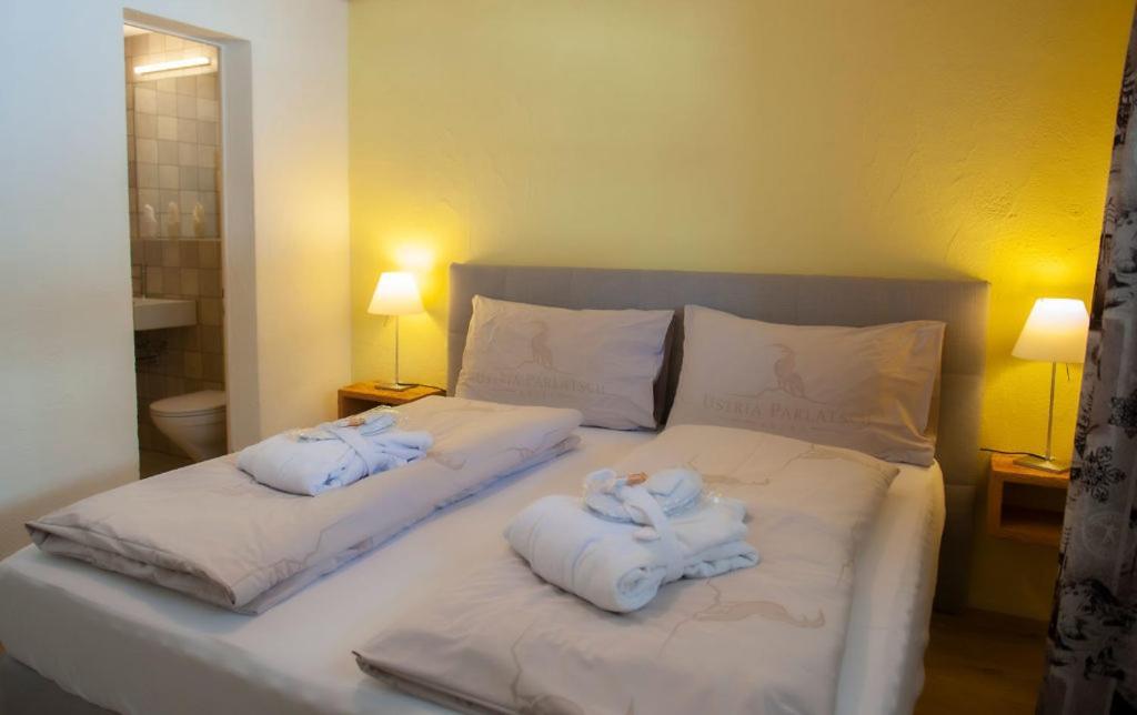 Hotel Ustria Parlatsch Trin Ngoại thất bức ảnh