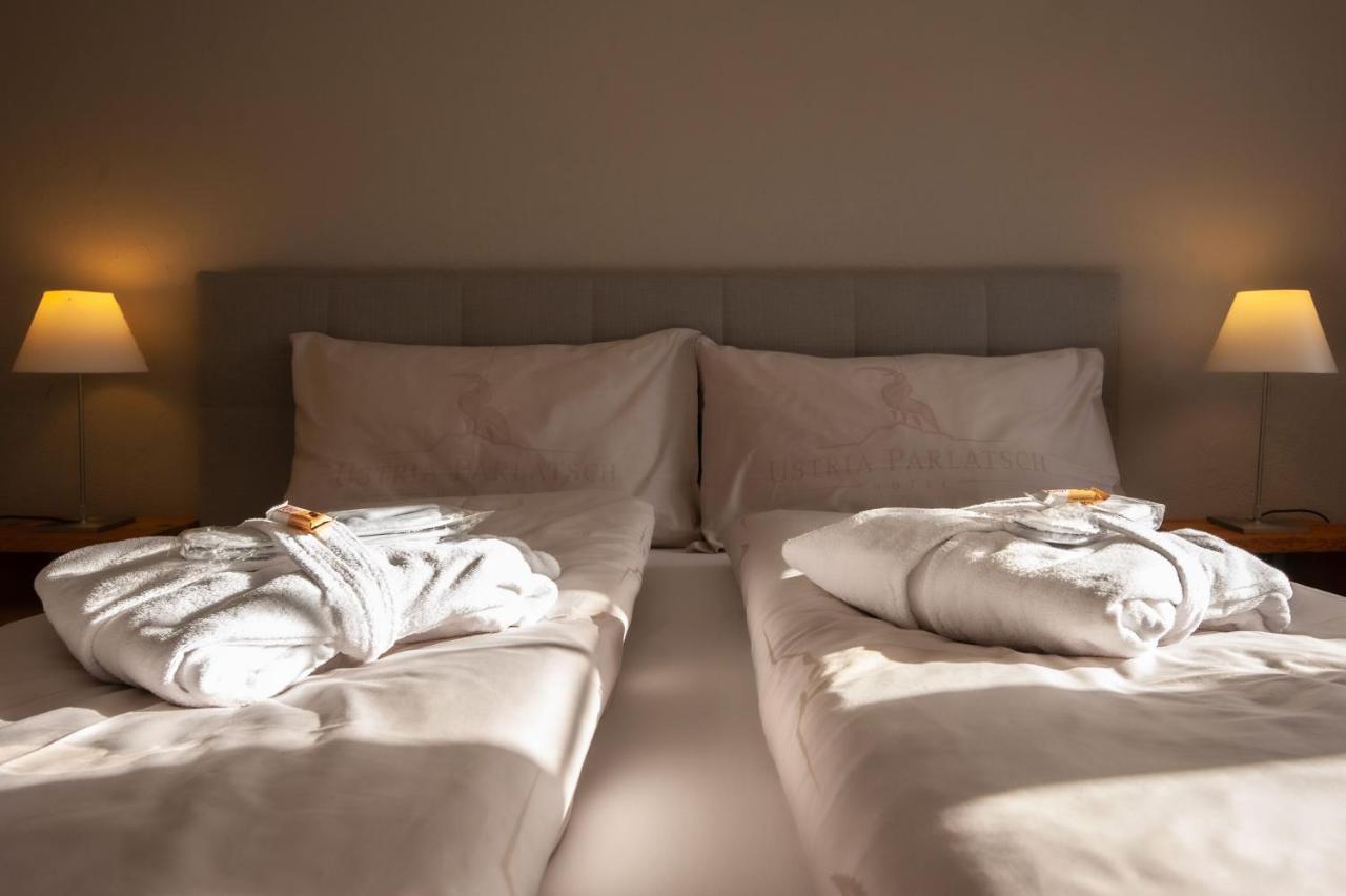 Hotel Ustria Parlatsch Trin Ngoại thất bức ảnh